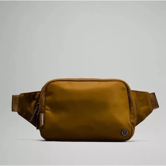 helmet bag lazada ViaTerra Motorcycle Riding I Avoid Scratches & Dirt on Helmet Visor I for Safe Carry & Storage of Motorcycle Helmet I Soft Fleece Lined style canvas helmet bag Model:K6-L  Front Wheel hub Certification_FIM Certified Trek 7.5 FX -